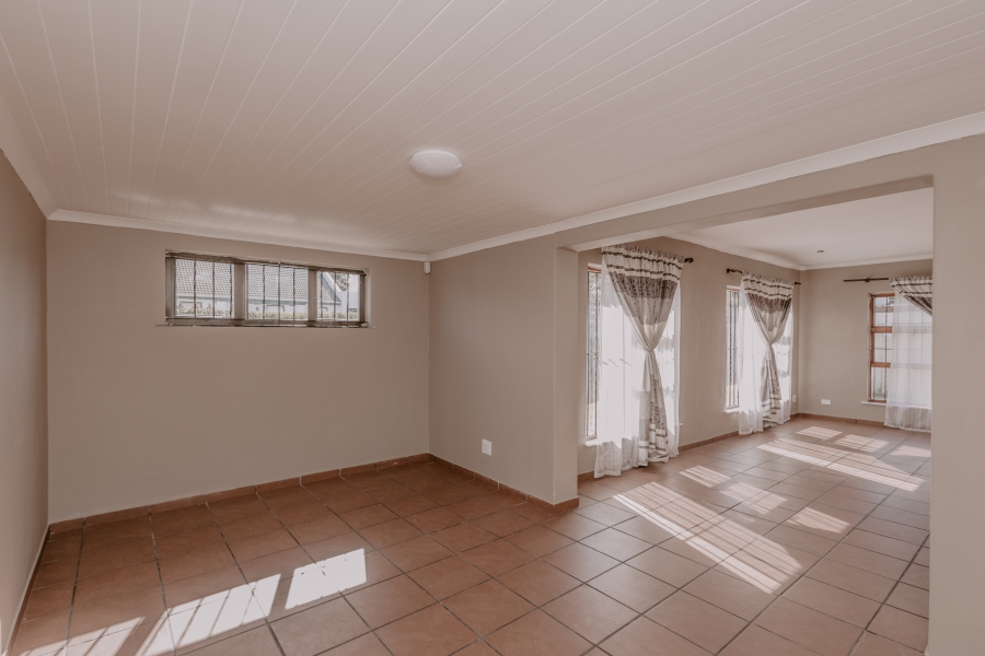 5 Bedroom Property for Sale in Protea Heights Western Cape